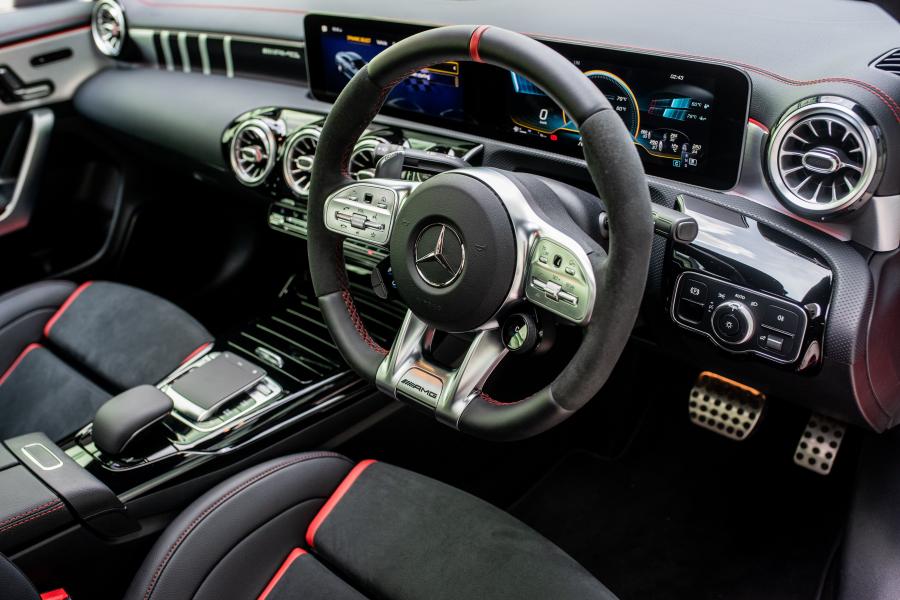 Панель приборов Mercedes-AMG CLA45 S 4Matic+ (C118) 2020 года  (MY) (фото 16 из 38)